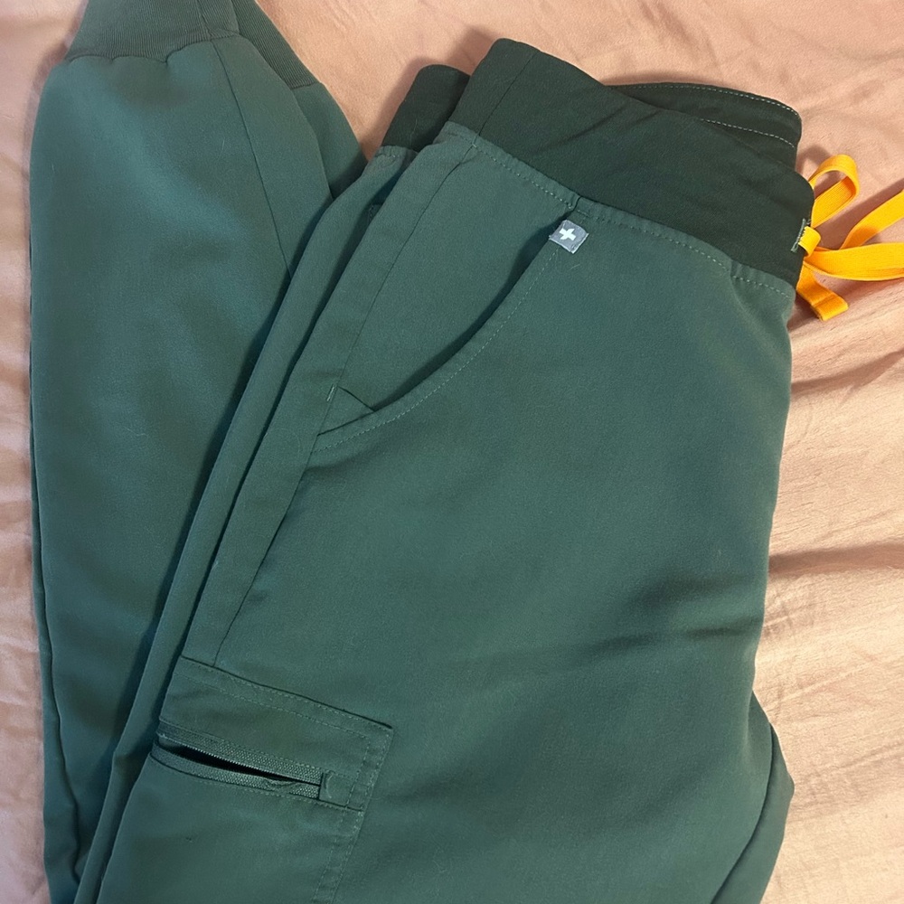 Figs Moss Green Joggers small regular length